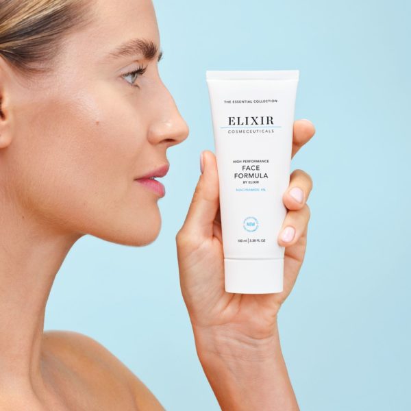 Produktbilde av Elixir Face Formula, en avansert fuktighetskrem i en elegant beholder, designet for å gi intens hydrering og anti-aging fordeler, beriket med niacinamid, squalane og vitamin E, perfekt for alle hudtyper.
