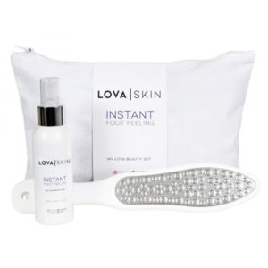"Bilde av Lova Skin The Essential Kit, inkludert flasker og fotfil for komplett fotpleie."
