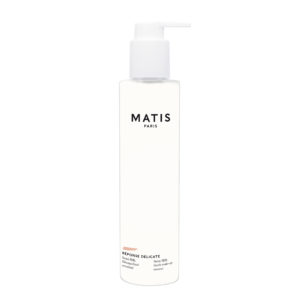"Bilde av Matis Sensi-Milk Gentle Make-up Remover, elegant plassert på en rolig og ren bakgrunn for å fremheve produktets skånsomhet og effektivitet i makeupfjerning."