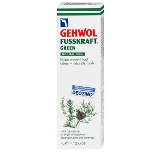"Bilde av Gehwol Fusskraft Green kremtube mot en ren, naturlig bakgrunn, som fremhever produktets egenskaper og fordelene det tilbyr for daglig fotpleie."